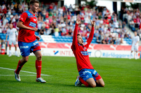  Alfred Finnbogason, Rachid Bouaouzan, Helsingborg, jubel, 5-2.