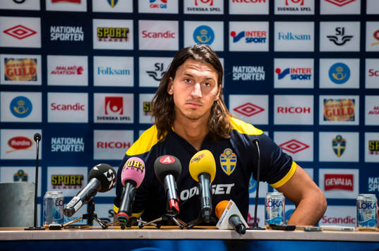 Bla gjennom flere bilder av Fotboll, Sverige A