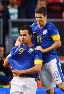  Leandro Damiao, Oscar, Brasilien jubel, 1-0.