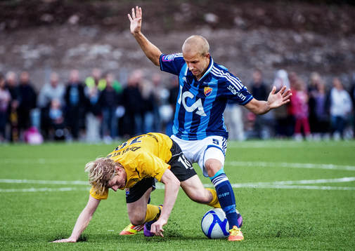 Petter Gustafsson, Djurgården, tacklar ner Christian