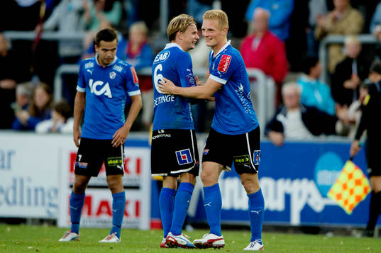  Johan Blomberg, Gudjón Baldvinsson, Halmstad, jubel, 2-0.