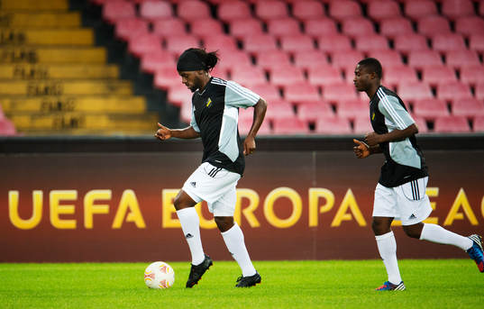 Martin Kayongo-Mutumba och Christian Kouakou värmer upp