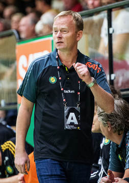 Magnus Johansson, tränare Sävehof, ser tveksam ut