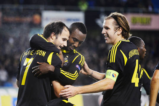  Helgi Danielsson, Henok Goitom och Nils-Eric Johansson, AIK, jubel efter 2-1