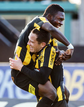 Waris Majeed, kastar sig över Martin Ericsson, Häcken,