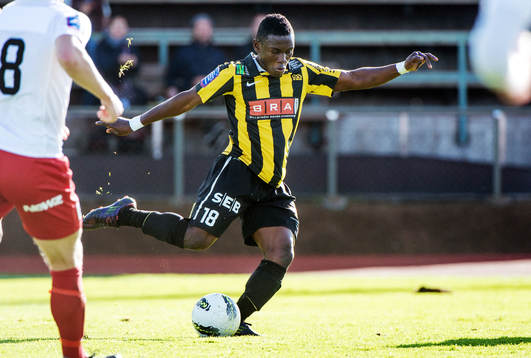 Waris Majeed, Häcken, skjuter mot mål