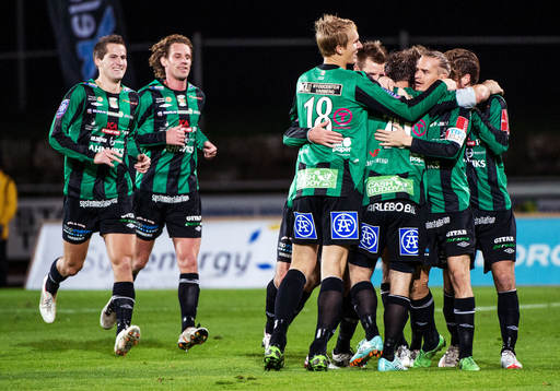  Patrik Larsson, Varberg, jublar efter 1-0 av Patrik Larsson, Varberg.
