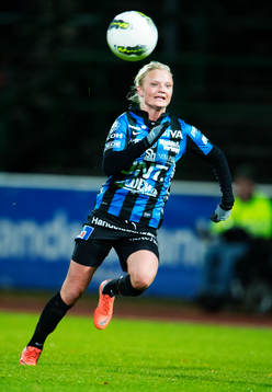  Jenny Jansson, Sirius, jagar bollen.