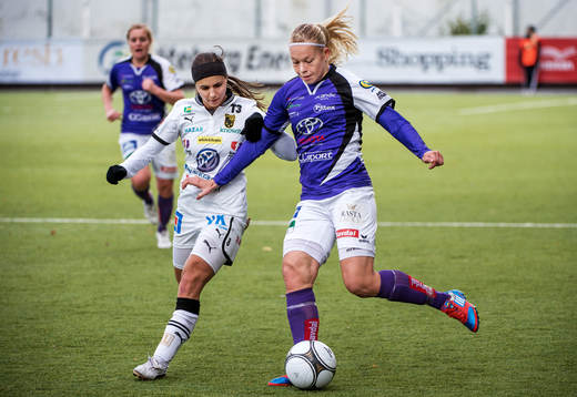  Maria Nordbrandt, Umeå, i närkamp med Leena Puranen, Jitex. 