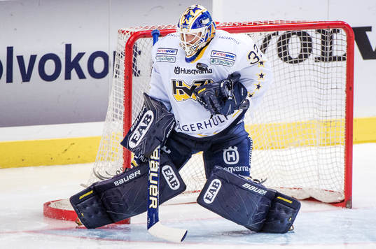 Gustaf Wesslau, målvakt, HV71, räddar pucken