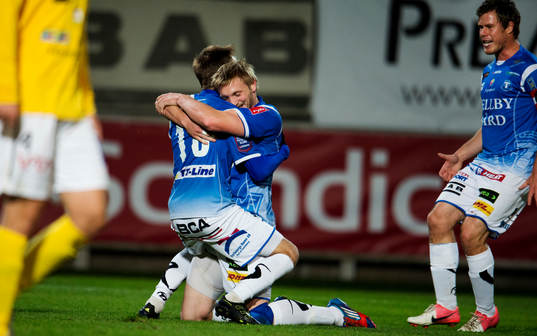  Zoran Jovanovic, Fredrik Jensen, Dennis Melander, Trelleborg jublar vid 1-0.