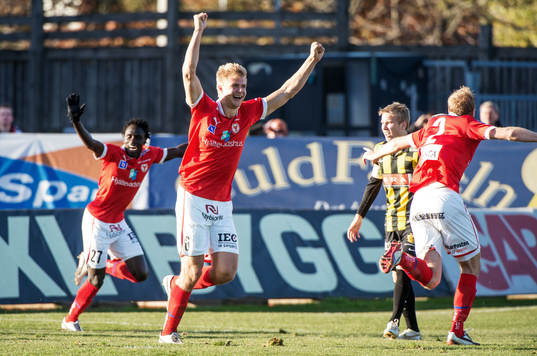  Paulus Arajuuri, Kalmar, jublar efter 1-2-målet.