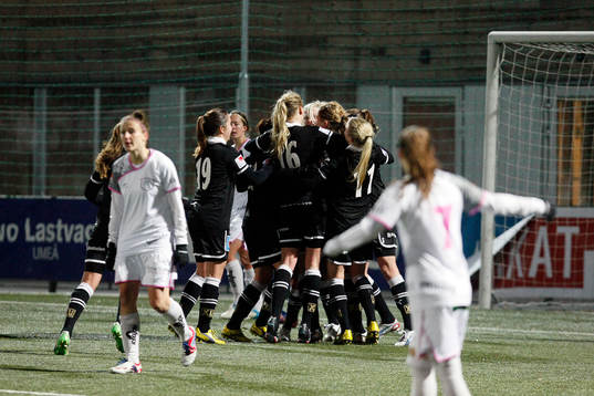  Jubel framför UIK målet då Emmilia Konradsson gör 1-0, matchen slutade 1-1