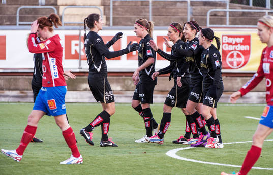  Göteborg jublar efter 1-0-målet av Anna Ahlstrand, Göteborg.