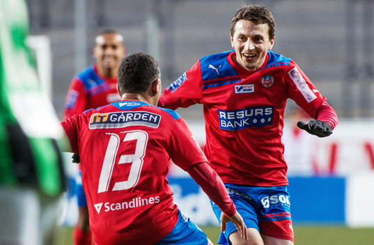 Ardian Gashi, Helsingborg, springer för att gratulera