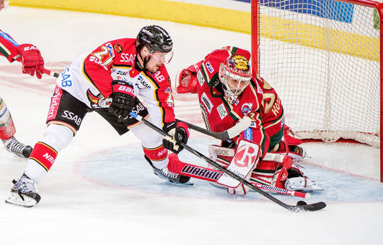 Toni Koivisto, Luleå försöker peta in pucken bakom