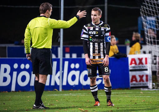 Fredrik Svanbäck, Landskrona, är framme och pratar med