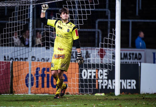Niklas uddenäs, målvakt, Landskrona, jublar