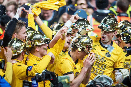 Stefan Ishizaki, Elfsborg, jublar med sina lagkamrater