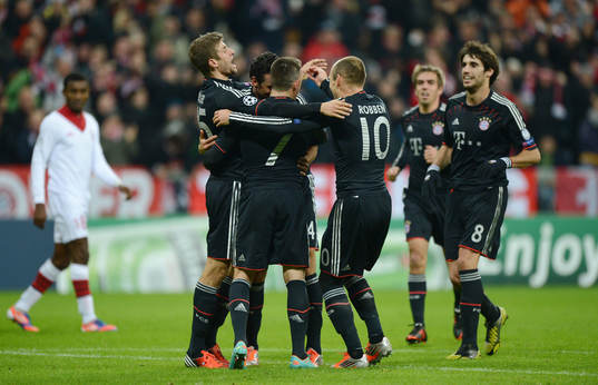 el v.l Thomas Mueller, Torschuetze Claudio Pizarro, Franck Ribery, Arjen Robben, Philipp Lahm, Javier ''Javi'' Martinez (Bayern)
