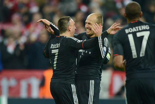 el v.l. Franck Ribery, Torschuetze Arjen Robben (Bayern)