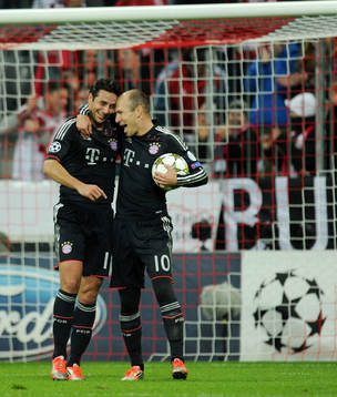 el v.l. Torschuetze Claudio Pizarro, Arjen Robben (Bayern)