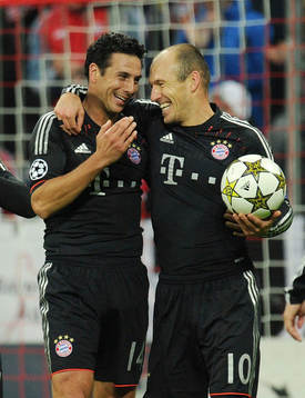 el v.l. Torschuetze Claudio Pizarro, Arjen Robben (Bayern)