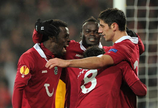 el v.l. Torschuetze Mame Biram Diouf, Didier Ya Konan,