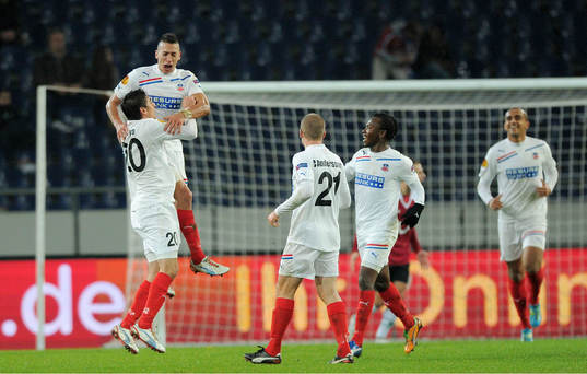 el v.l. Torschuetze Alejandro Bedoya, Nikola Djurdjic (Helsingborg)