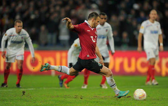 Elfmeter Torschuetze Szabolcs Huszti (96)