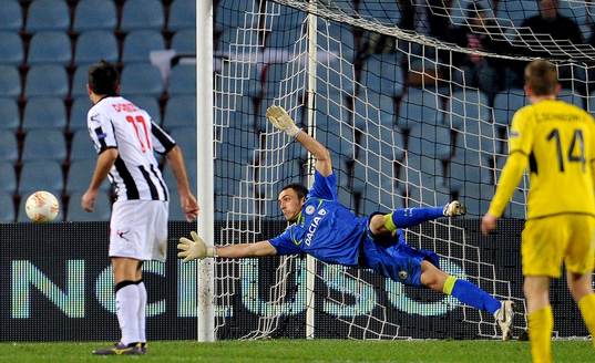  1:2 Tor durch Alexander Farnerud  gegen Torhueter Brkic Zeljko Udinese