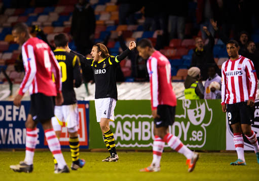  Nils-Eric Johansson, AIK, jublar på slutsignalen.