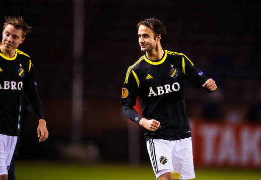  Helgi Danielsson, AIK, visar glädje efter matchen.