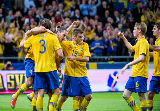 Zlatan Ibrahimovic gör det första målet någonsin, 1-0,