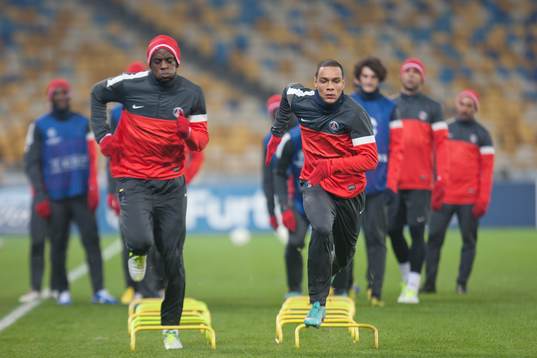  SISSOKO / Gregory VAN DER WIEL - 20.11.2012 - Entrainement du PSG a Kiev - 