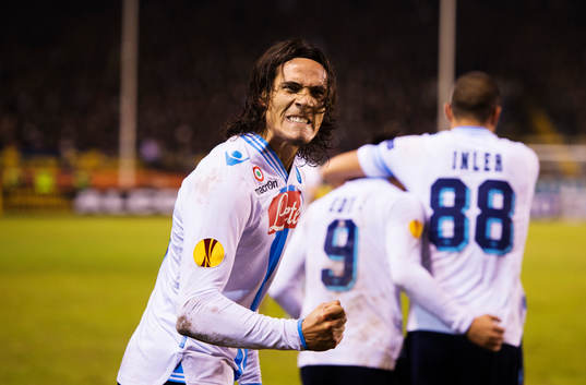  Edinson Cavani, Napoli, jublar efter sitt 1-2-mål.