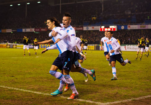  Edinson Cavani, Napoli, jublar efter 1-2-målet.