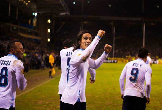  Edinson Cavani, Napoli, jublar efter 1-2-målet.