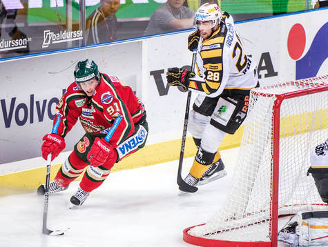 Matt Duchene, Frölunda, rundar Skellefteås mål med