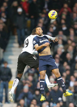 l - Fulham v Tottenham Hotspur - Barclays Premier League - Craven Cottage - 1/12/12 Fulham's Mahamadou Diarra (L) in action with Tottenham's Mousa Dembele