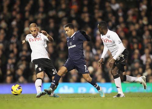 l - Fulham v Tottenham Hotspur - Barclays Premier League - Craven Cottage - 1/12/12 Tottenham's Aaron Lennon in action with Fulham's Ashkan Dejagah (L) and Mahamadou Diarra (R)