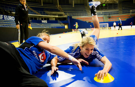 Kristina Flognman, Johanna Ahlm, tävlar vem som hinner