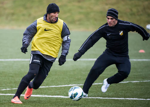 Mohammed Ali Khan och Mostapha El Kabir, Häcken