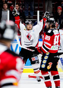 Mikael Kurki, Karlskrona, jublar vid slutsignal