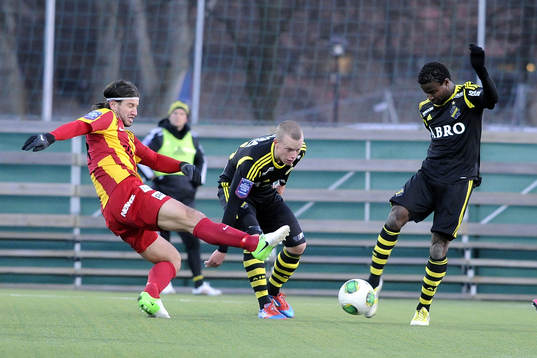  2-0 målet av nr 21 Kennedy Igboananike och Syrianska nr 4 Alessandro Silva Pereira.
