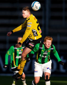 Marcus Rohdén, Elfsborg, i nickduell med Hampus Andersson,