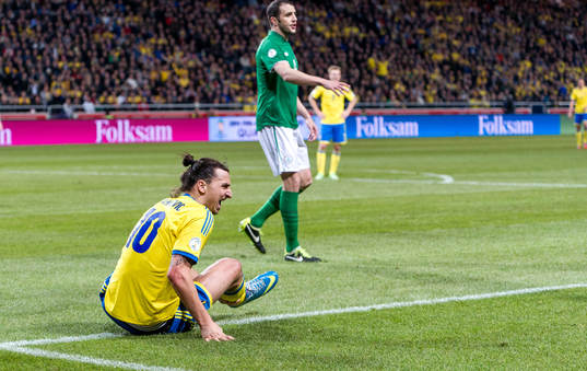 Zlatan Ibrahimović, Sverige, får ont