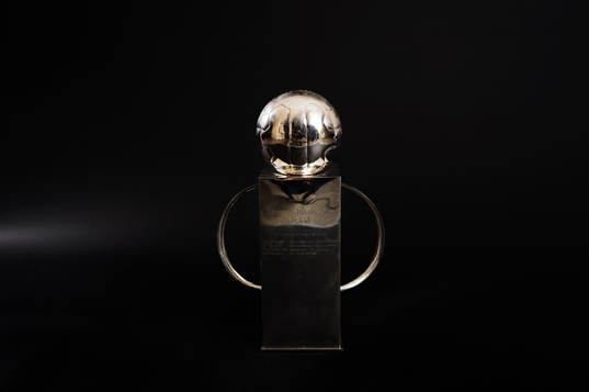  Lennart Johanssons pokal som delas ut till det vinnande laget av Allsvenskan.