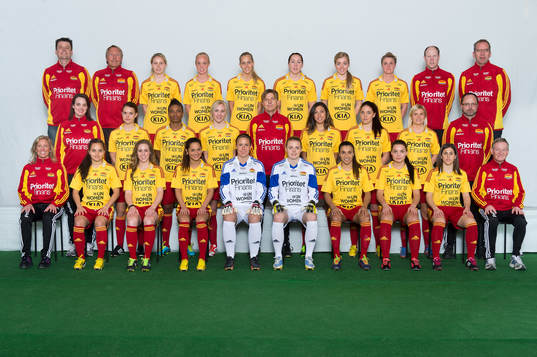   Bakre fr.v. Mats Börjesson, läkare, Lars-Gunnar Skoog, fystränare, Lisa Dahlkvist, Caroline Seger, Line Röddik Hansen, Karin Lissel, Linda Sembrant, Kirsten van de Ven, Kenneth Wahlen, lagledare, Tomas Andersson, materialare. Mellersta fr.v. Petra Nilsson, sjukgymnast, Emilia Appelqvist, Elaine Estrela Moura, Johanna Frisk, Tony Gustavsson, tränare, Christen Press, Jennifer Egelryd, Annica Svensson , Leif Edeborg, assisterande tränare. Främre fr.v. Jessica Rilegård, naprapat, Malin Diaz, Meghan Klingenberg, Lisa Klinga, Carola Söberg, målvakt, Jessica Höglander, målvakt, Marta Vieira da Silva, Johanna Rytting Kaneryd, Veronica Boquete, Gösta Isaksson, chefsmaterialare.