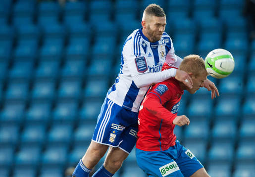  Kjetil Waehler, IFK Göteborg, klättrar på Peter Larsson, Helsingborg